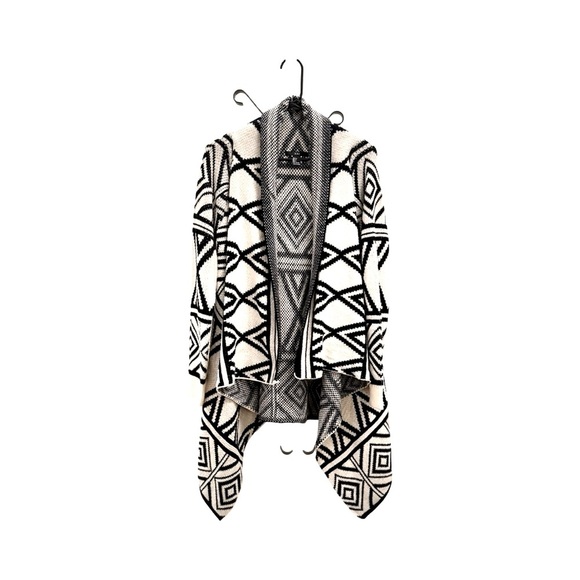 Forever 21 Geometric Black and White Cardigan - Picture 1 of 7